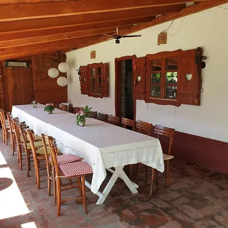 Landhaus Salas Isailovi *